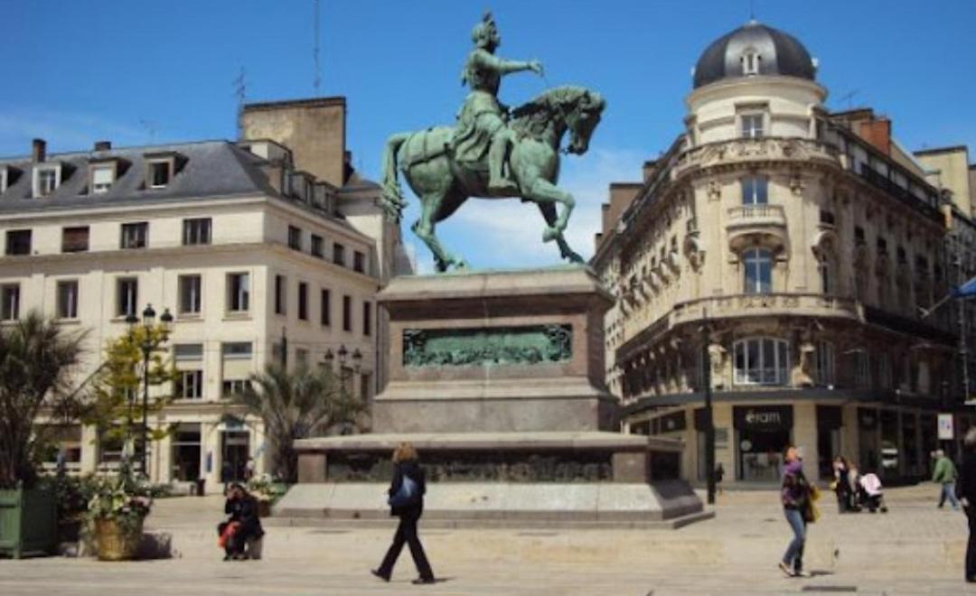 Le Palace Fleury-les-Aubrais Εξωτερικό φωτογραφία